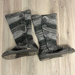 Muk Luks Boots Women’s 8 A La Mode Gray Knit Button-Up